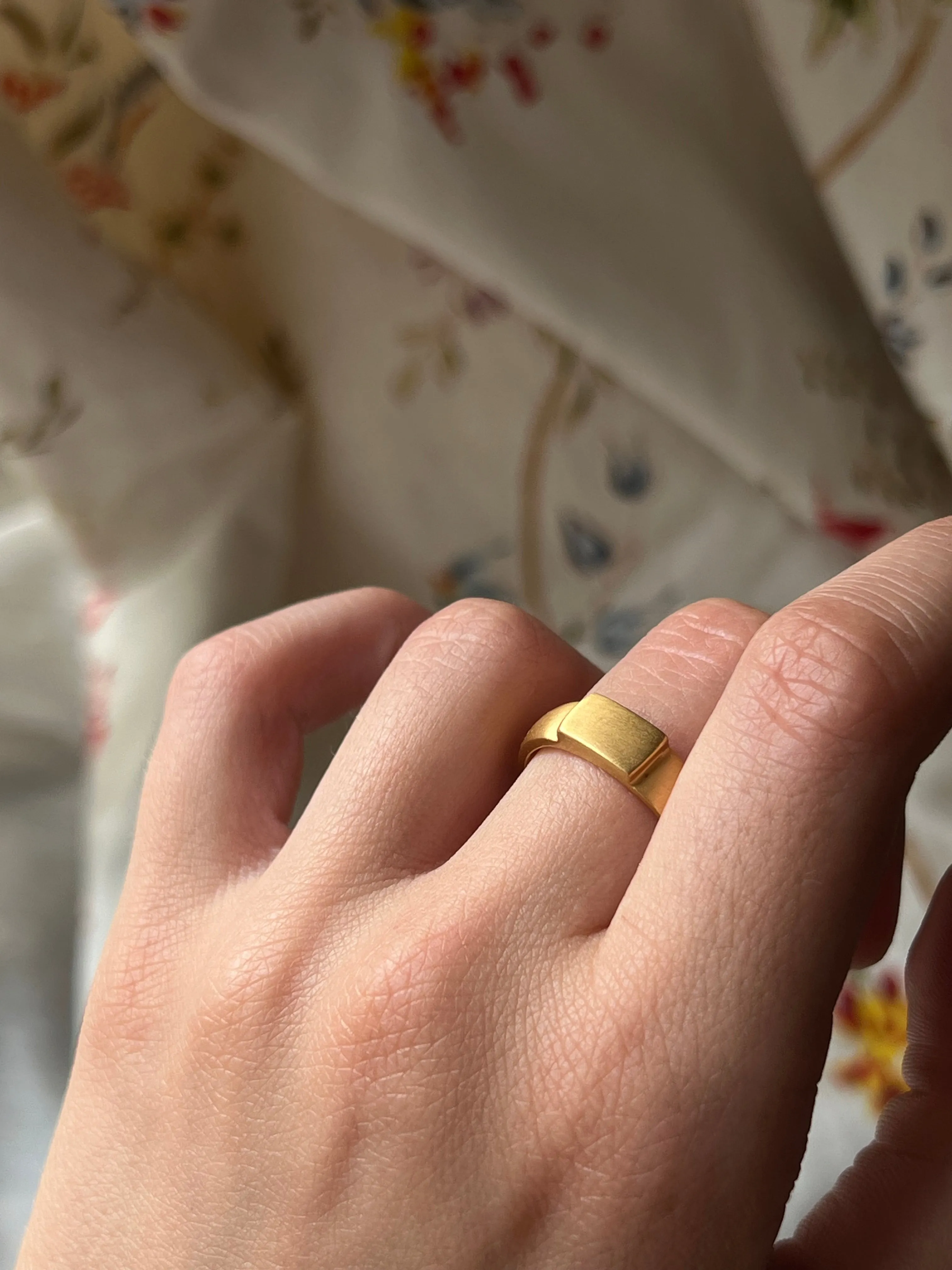 Curio Original Simple Plinth Ring