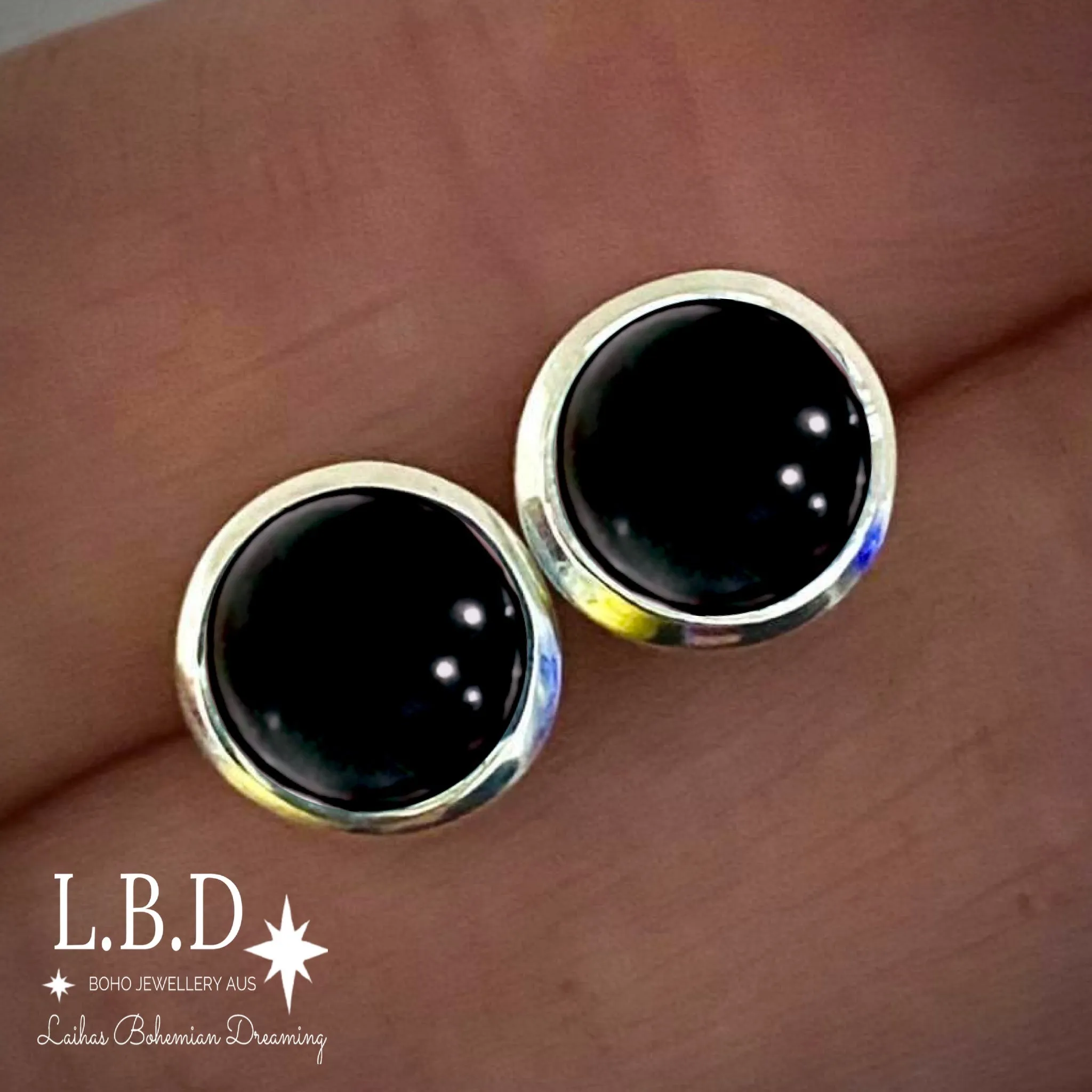 Laihas Classic Round Onyx Stud Earrings